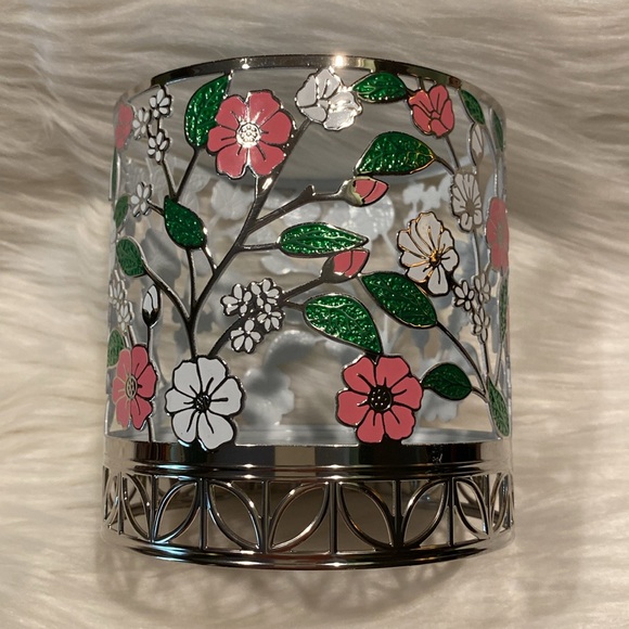 “FLORAL TOSS” Spring & Summer Pink/Green/White Colors, 3-Wick Candle Holder, NWT - Picture 2 of 8